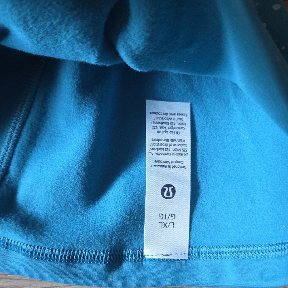 Lululemon Athletica Blue and White Speckled Knit Hat - Picture 2 of 3